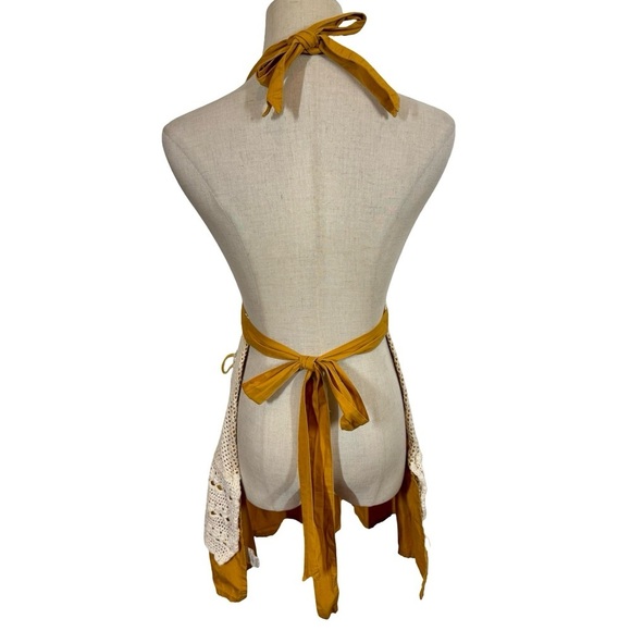 Anthropologie Made-To-Entertain Crochet Halter Apron ASO Taylor Swift - Picture 6 of 9